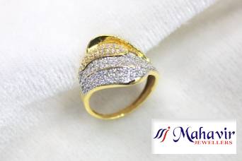 Elegant Ladies Ring